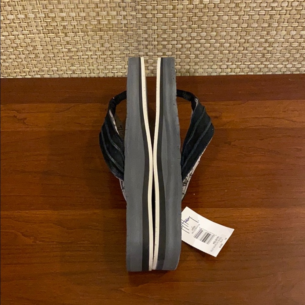 Size 10 SUEDE Guy Harvey Black Flip-Flop Sandals - Picture 6 of 8